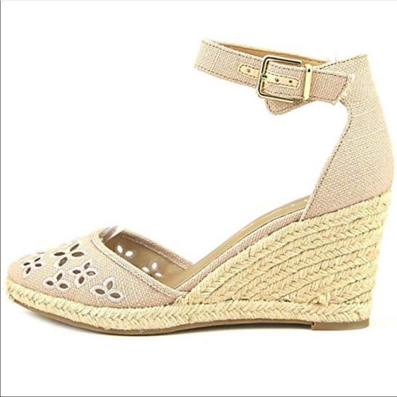 Unisa Unareia Cream Embroidered Eyelet Ankle Strap Espadrille Wedge Sandals 8 - Picture 1 of 15